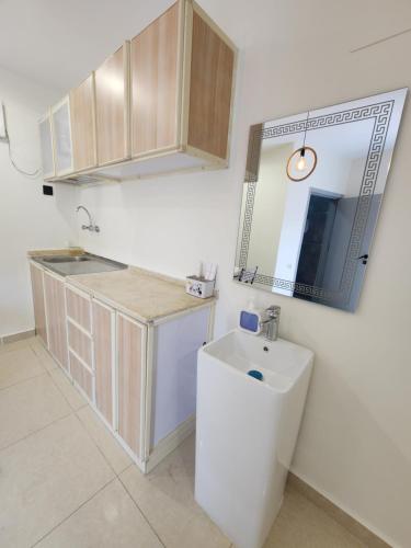 a bathroom with a sink and a toilet and a mirror at استوديو للايجار in Quai