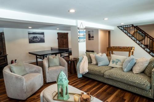 a living room with a couch and two chairs at Sun Drenched Lakefront Cove in Monticello