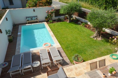 Piscina en o cerca de Tarascon Le Treize avec piscine privée et clim