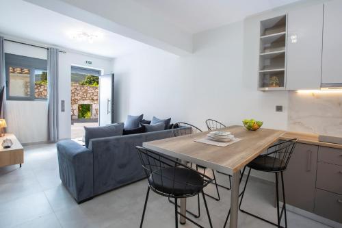 Η κουζίνα ή μικρή κουζίνα στο Staianna Suites - Stylish Suite Myrtia