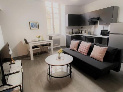 2 pièces élégant calme central parking sur place