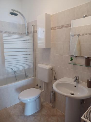 Koupelna v ubytování Apartments Stana