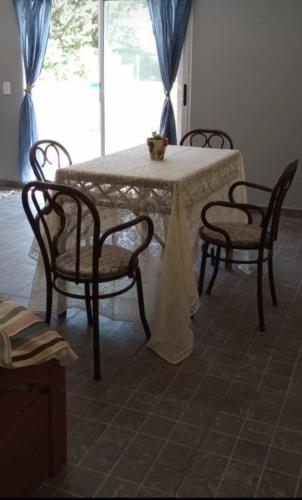 Imagen de la galería de Departamento en Complejo del Delfin , Ezeiza , a 8 minutos del Aeropuerto Internacional, en Tristán Suárez