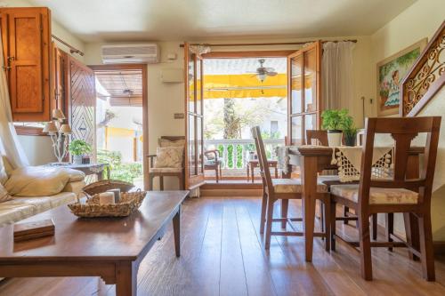 6Pax Rustic Peace Parking Varadero Beach Santa Pola