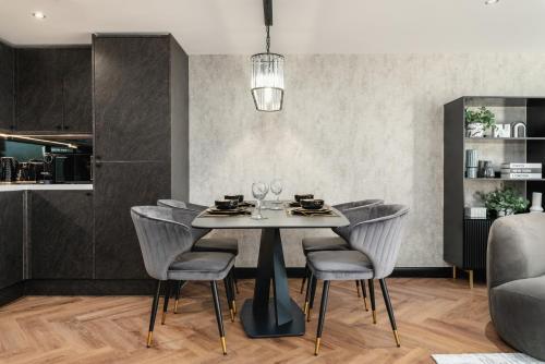 Sovo - Luxury Old Town Design Apartment With Fireplace photo 16