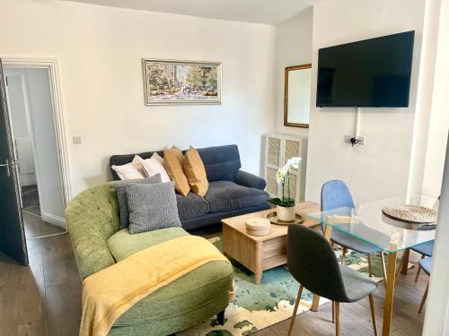 a living room with a couch and a table at Priory house - home away from home in Dartford
