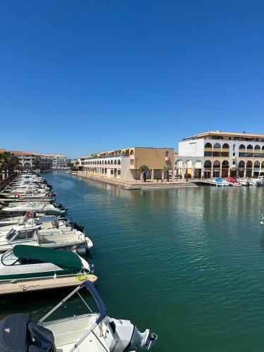 Studette sur la Marina, plage à 5 minutes