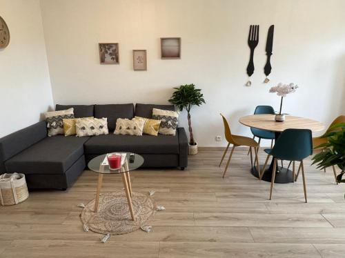 PARIS-MONTROUGE Magnifique Appartement 2 pièce de 36m2 - très cosy pour 1 à 5 personnes refait à neuf - ENTIRE APARTMENT LUXIRIOUS AND WARM - Montrouge Paris 14ème - Proche Aéroport Orly & Parc Expositions Porte de Versailles FREE WIFI GRATUIT