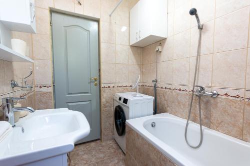 Ένα μπάνιο στο House Mila