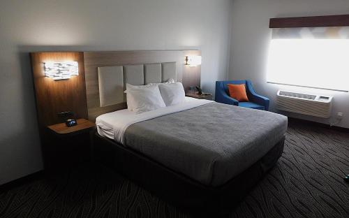 Postel nebo postele na pokoji v ubytování Quality Inn Pontiac