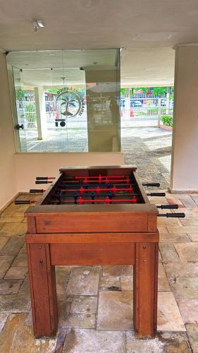a foosball table in front of a large mirror at Cobertura Aconchegante na Enseada 3 Quartos, Piscina e Conforto a Poucos Passos do Mar in Guarujá