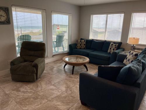 Χώρος καθιστικού στο Beachgate Condo Suites and Hotel 237 condo