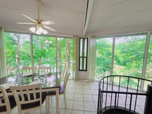 Zahrada ubytování Lakefront Treetop Village 2bed3bapools-6pp