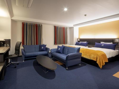 Кровать или кровати в номере Green Rich Hotel Kurashiki Ekimae (Artificial hot spring Futamata Yunohana)