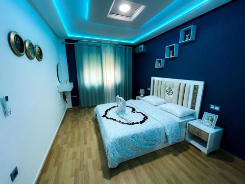 Giường trong phòng chung tại Nouveau Studio avec la climatisation