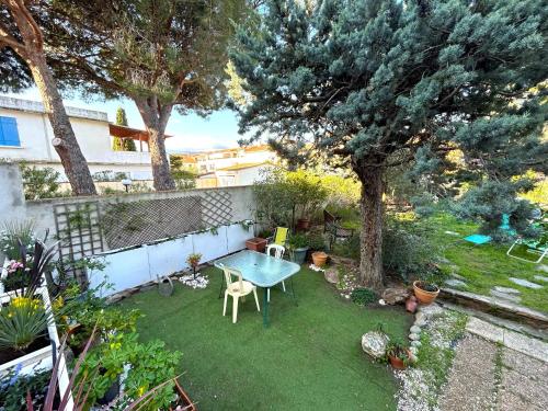 Maison sur 2 étages à 50m de la plage avec jardin - FR-1-837-18