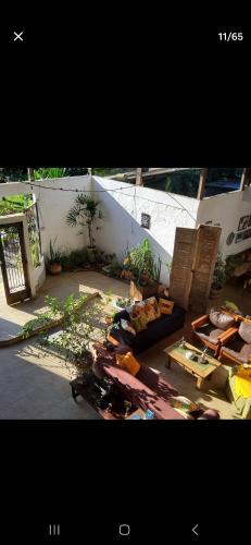 Taman di luar Casa Darwin