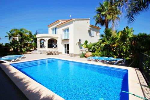 Estrella - holiday home with stunning views and private pool in Benissa