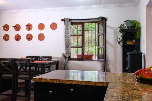 Casa Candelaria tesisinde bir oturma alanı