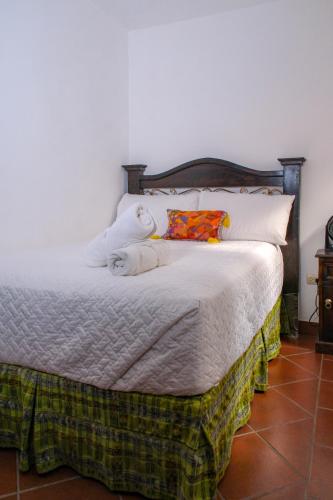 Casa Candelaria tesisinde bir odada yatak veya yataklar