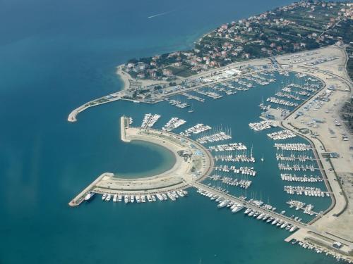 Apartments Kapetan - Two Bedroom Apartment with Terrace