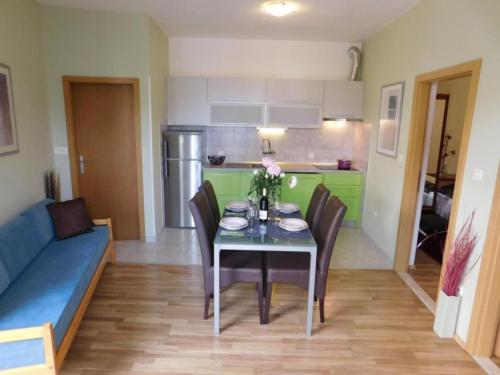 Apartments Ro i - Two Bedroom Apartment with Balcony