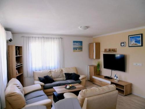 Holiday Home Mumy - Four Bedroom Holiday Home with Pool