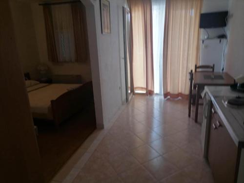 Apartments Libertas - Studio with Balcony and Sea View - 8