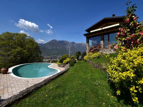 Kolam renang di atau dekat dengan Villa in Pisogne with pool, garden and lake view