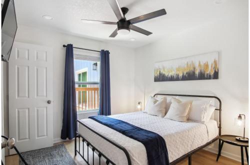 a bedroom with a bed with a ceiling fan at Your Amazing 3BR2BA Downtown Delight in San Antonio