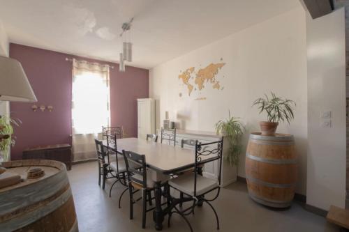 Gallery image of Vin, Vague et Vase in Vayres