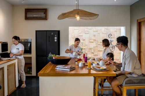 Gestir sem dvelja á Villa Aikyam