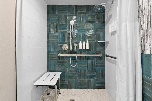 a shower with a bench in a bathroom at Star Motel in San Francisco