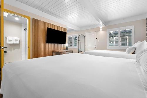 a bedroom with two beds and a flat screen tv at Star Motel in San Francisco