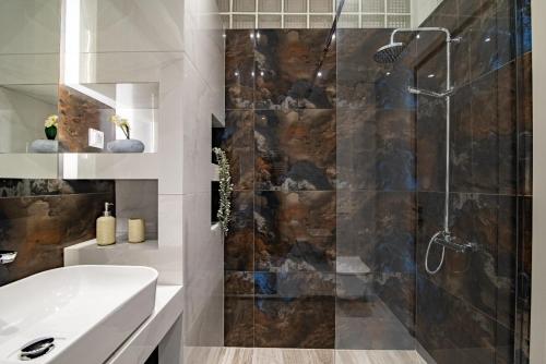 Ένα μπάνιο στο Electra's apartments