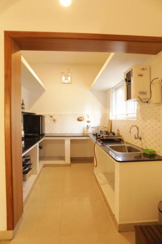 Dapur atau dapur kecil di Meadows - 4BHK Private pool Villa, Bangalore