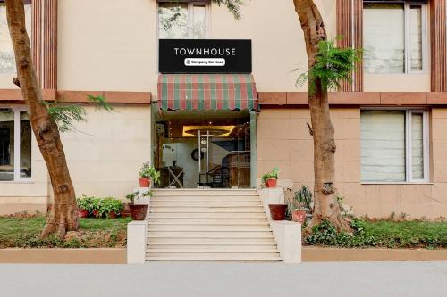 Mặt tiền/cổng chính của Super Townhouse T Block Sector 24