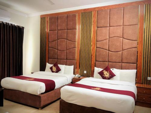 Postel nebo postele na pokoji v ubytování Hayat Grand Guest House