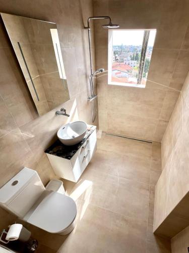 Koupelna v ubytování Limassol Marina Seaview Suite