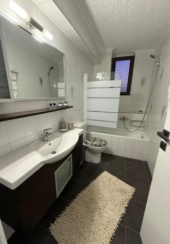 Exclusive Penthouse Apt, at Glyfada Marina & Beach