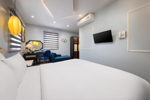 Televisyen dan/atau pusat hiburan di Golden Amour Hotel