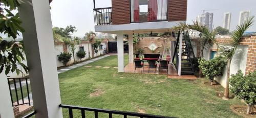 Taman di luar Courtyard By Palm -3BKH Mini Farm House