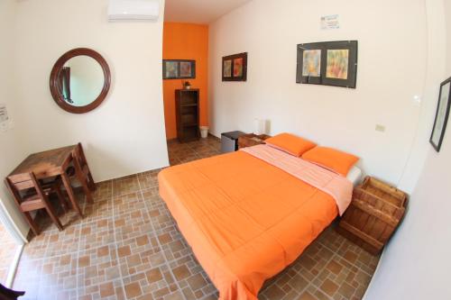 En eller flere senge i et værelse på Casa Pax - Habitación El Atardecer Dorado a Pasos del Mar