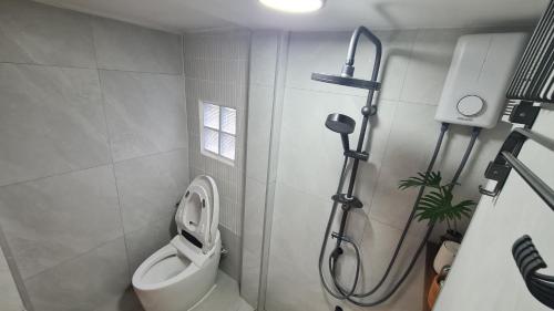 Ένα μπάνιο στο Uncle NID Hostel