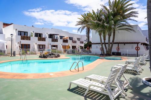 INEIKA Modern Apartment with Pool Terrace