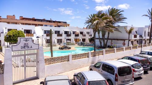 INEIKA Modern Apartment with Pool Terrace