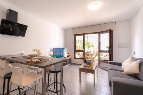 INEIKA Modern Apartment with Pool Terrace