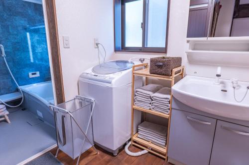 a bathroom with a washing machine and a sink at KOMINKA KANNON, Pets OK,BBQ, Sawara, Katori Shrine in Katori