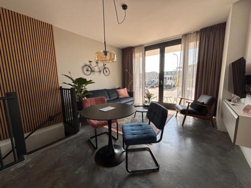 a living room with a table and chairs at Strand en meer in Katwijk aan Zee