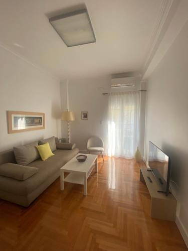 Neapoli Modern Apartment